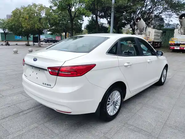 Ford Escort 2015