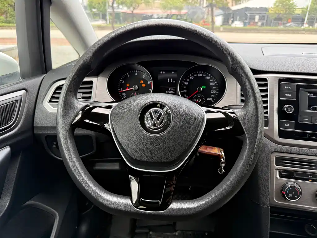 Volkswagen Golf Sportsvan 2017 — фото 11