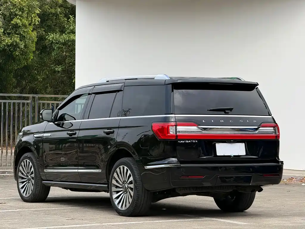 Lincoln Navigator 2022 — фото 12