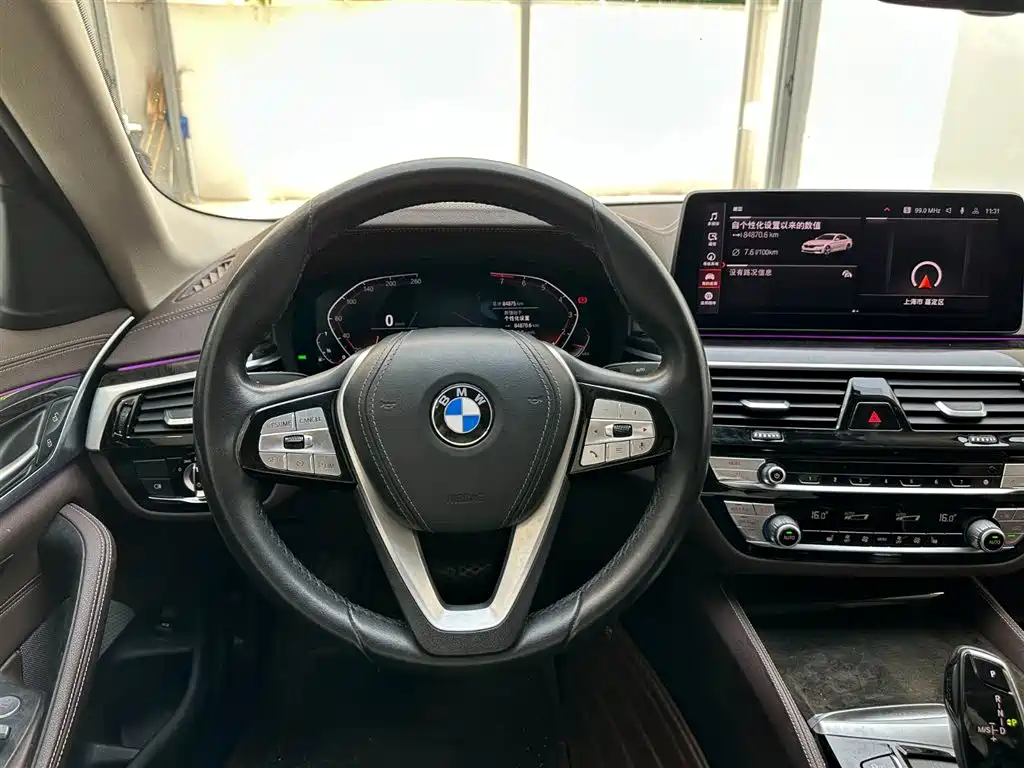 BMW 5 Series 2022 — фото 11