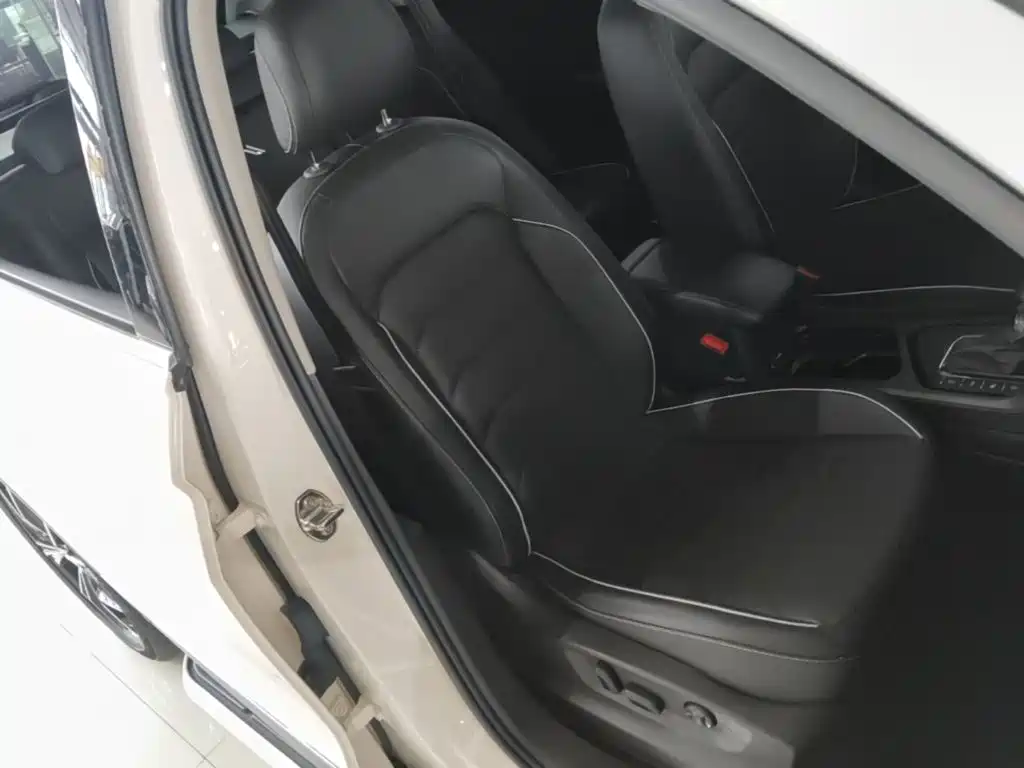 Volkswagen Tiguan L 2018 — фото 25