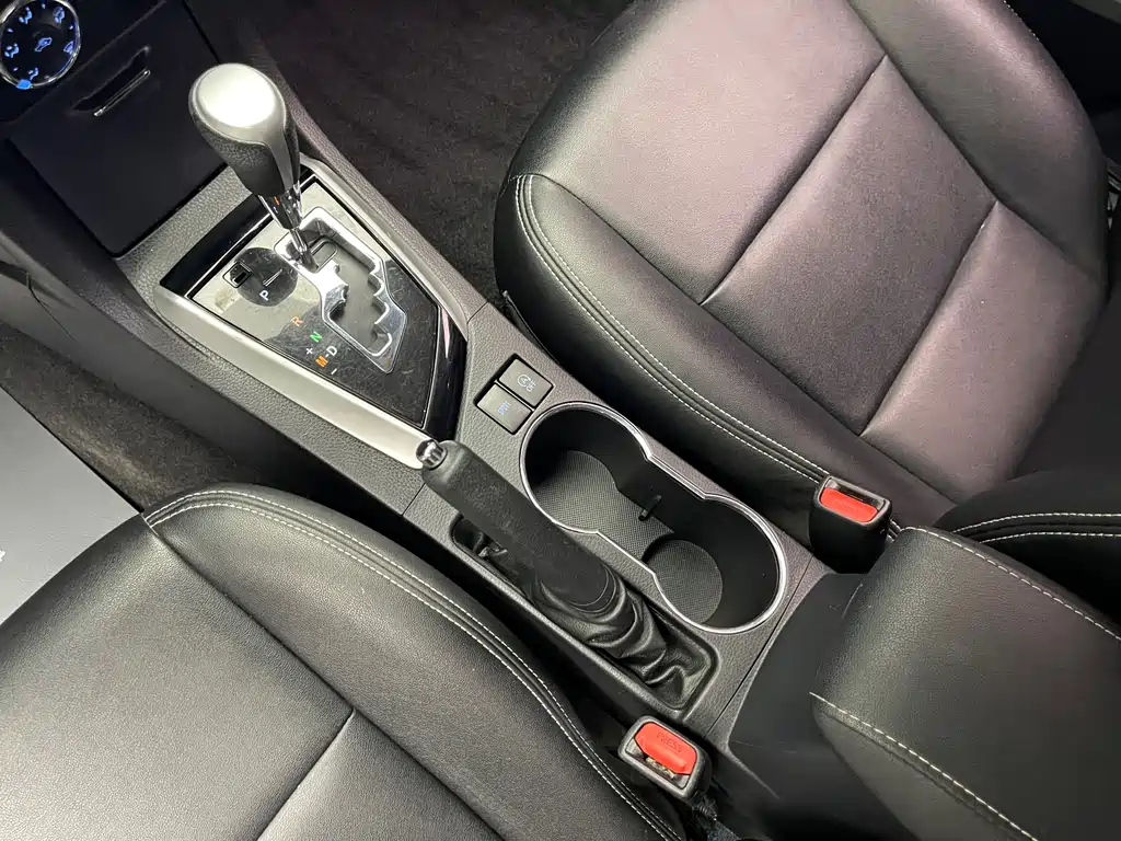 Toyota Corolla 2018 — фото 17