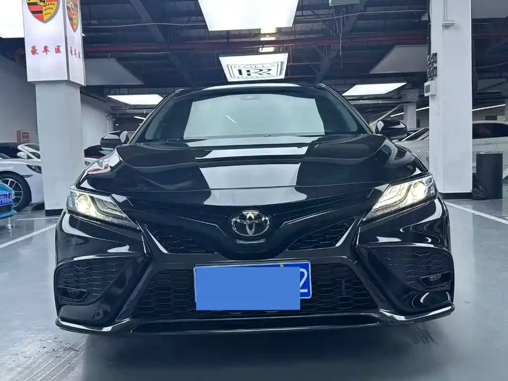 Toyota Camry 2022 — фото 2