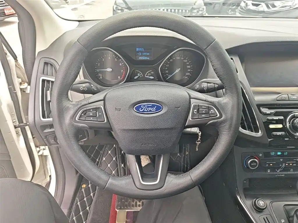 Ford Focus 2016 — фото 11
