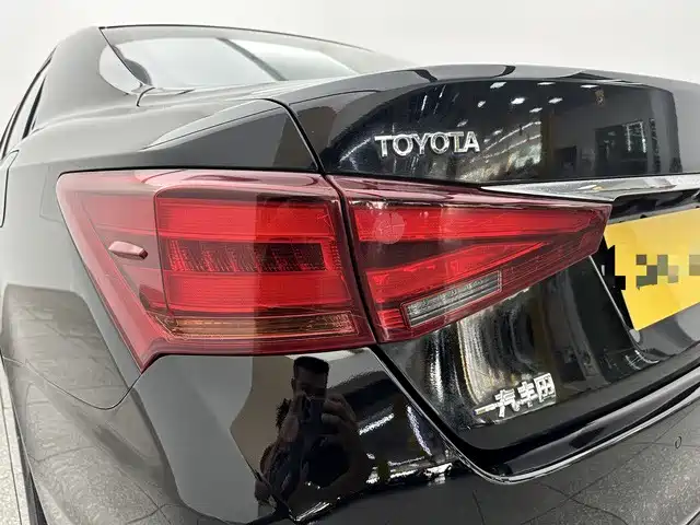 Toyota Crown 2015 — фото 19