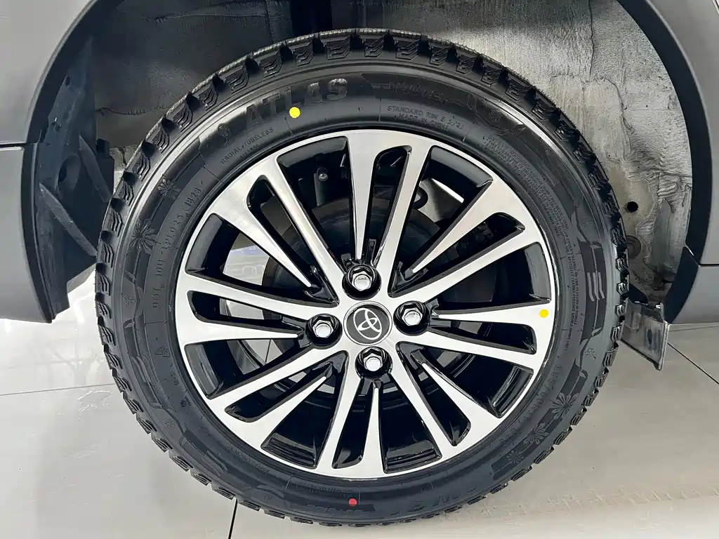 Toyota Yaris L 2023 — фото 20
