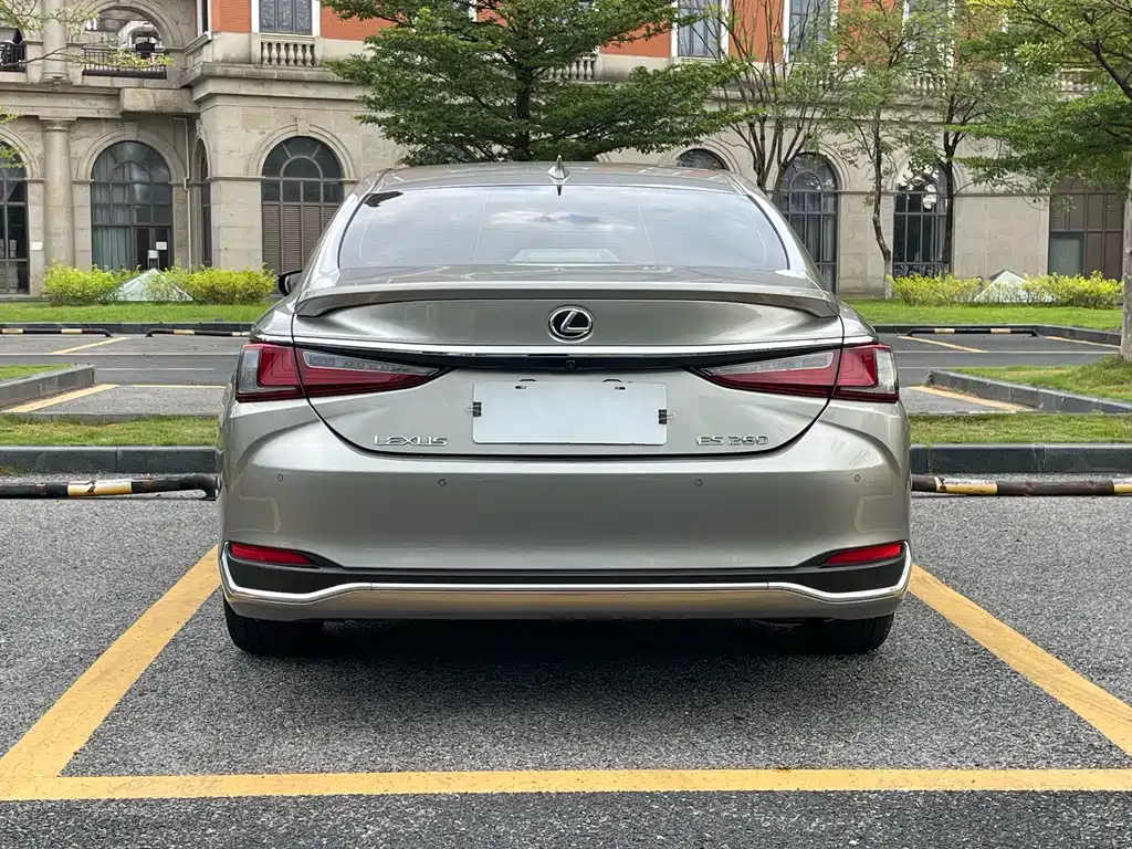 Lexus ES 2023 — фото 5