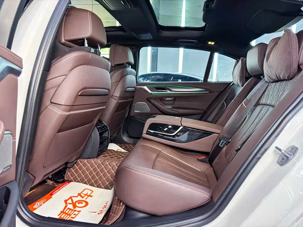 BMW 5 Series New Energy 2021 — фото 15
