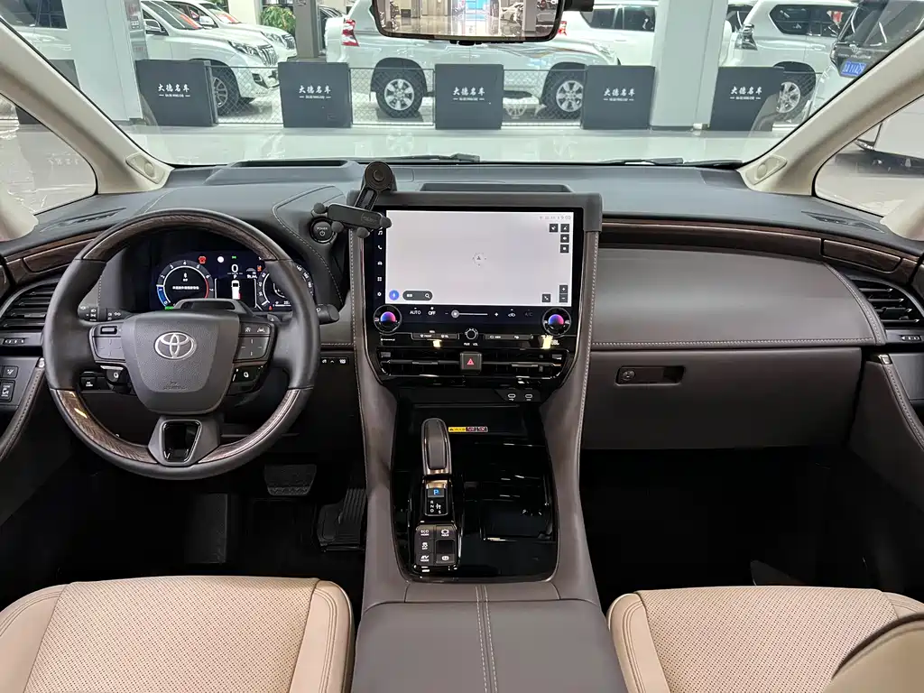 Toyota Alphard 2025 — фото 17
