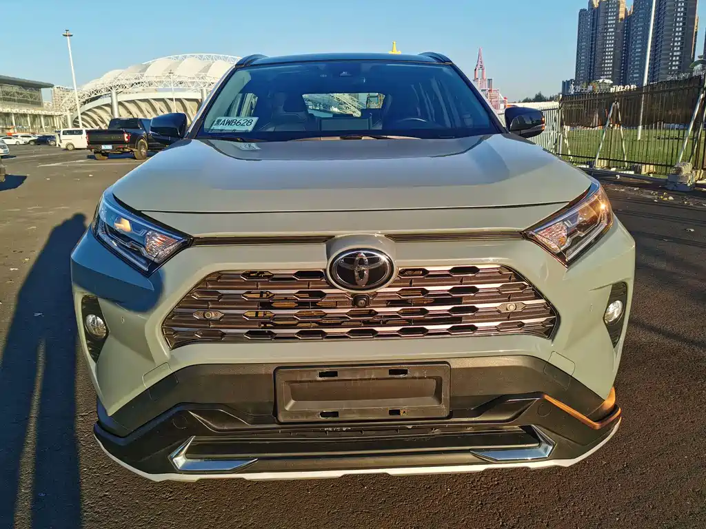 Toyota RAV4 2019 — фото 3