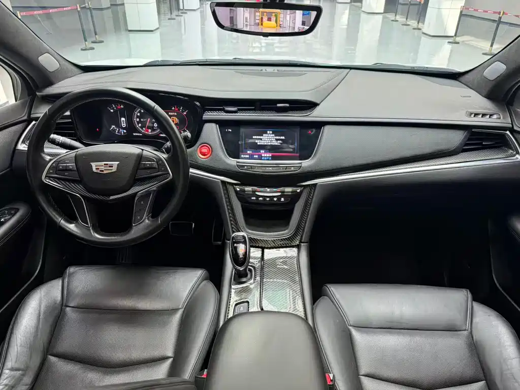 Cadillac XT5 2017 — фото 14