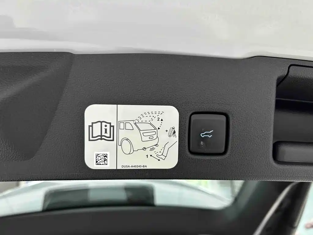 Ford Edge 2023 — фото 17
