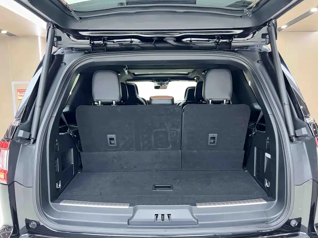 Lincoln Navigator 2021 — фото 16