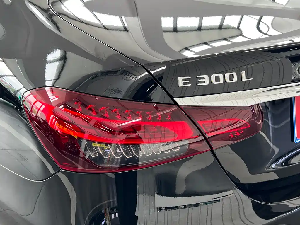 Mercedes-Benz E-Class 2022 — фото 11