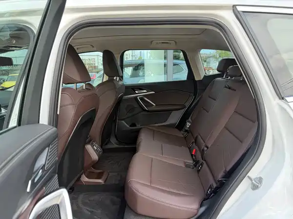 BMW iX1 2025
