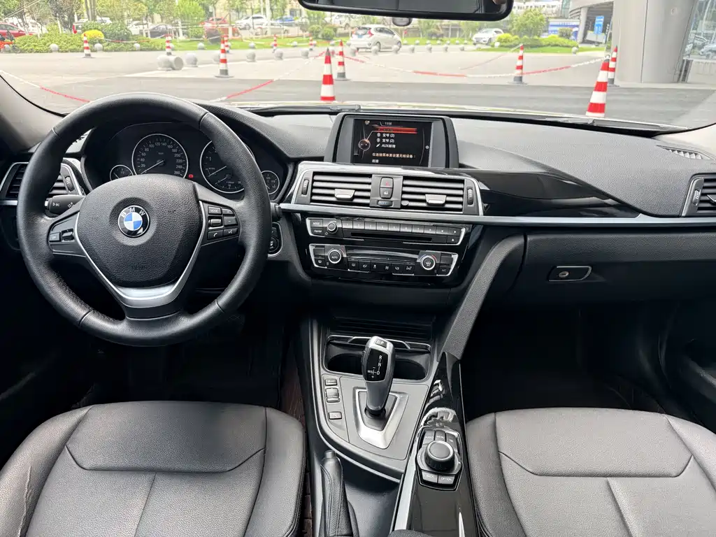 BMW 3 Series 2016 — фото 14