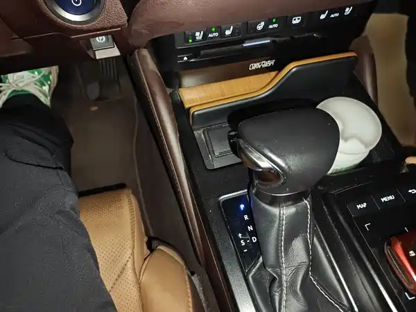 Lexus ES 2021