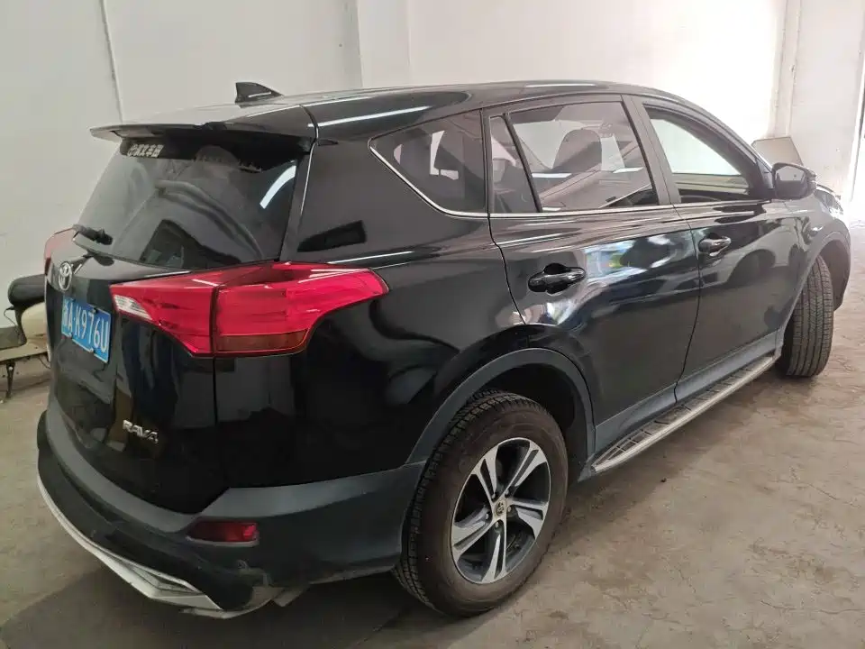 Toyota RAV4 2016 — фото 3