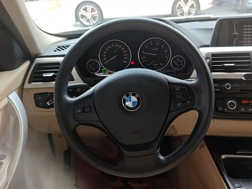 BMW 3 Series 2015 — фото 11