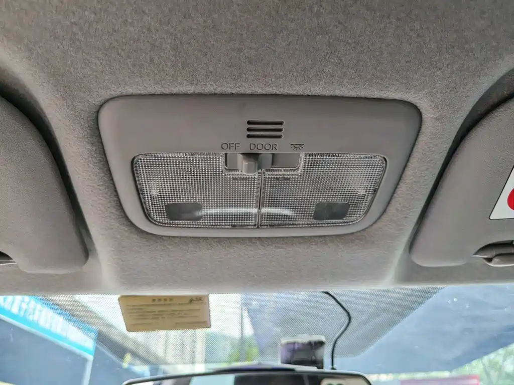 Toyota Yaris L 2022 — фото 21