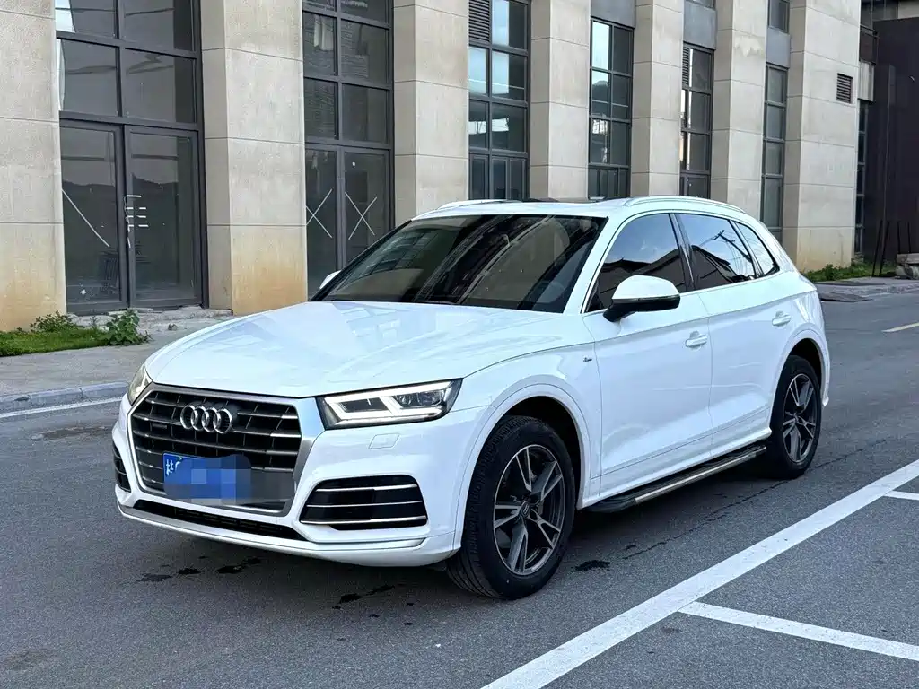 Audi Q5L 2021 — фото 1