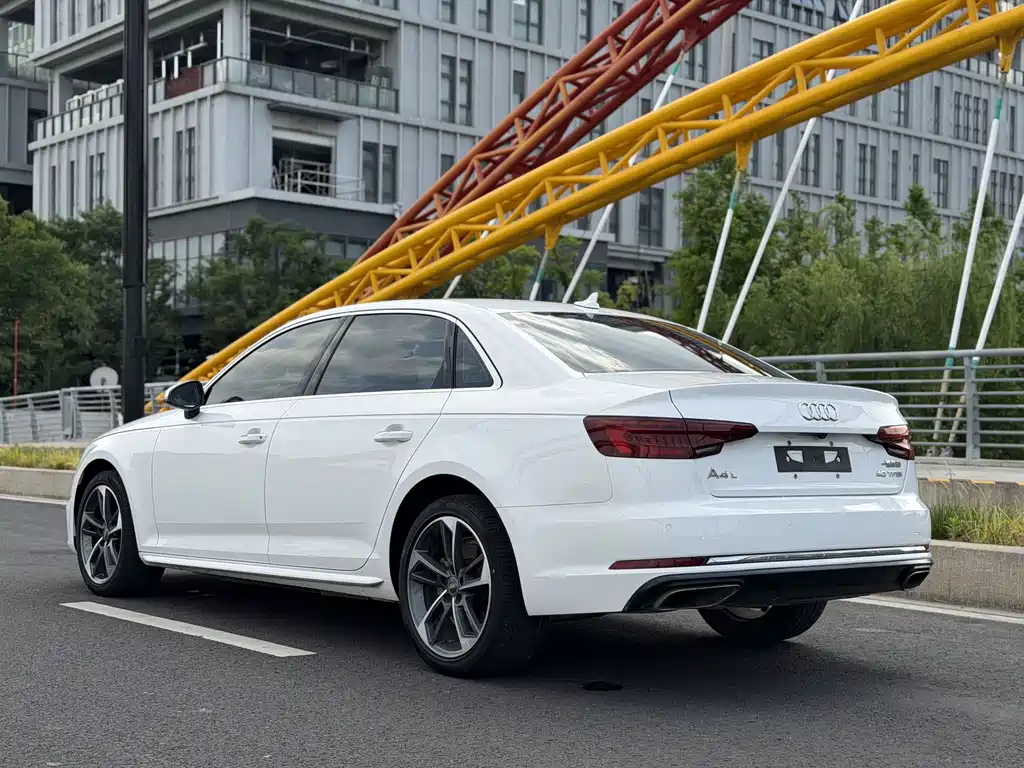 Audi A4L 2019 — фото 11