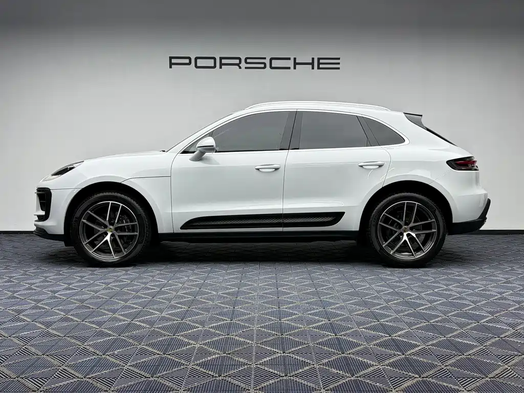 Porsche Macan 2025 — фото 15