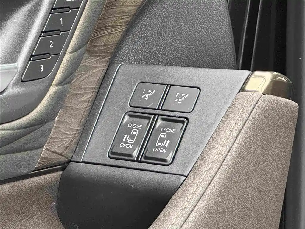 Toyota Alphard 2024 — фото 21