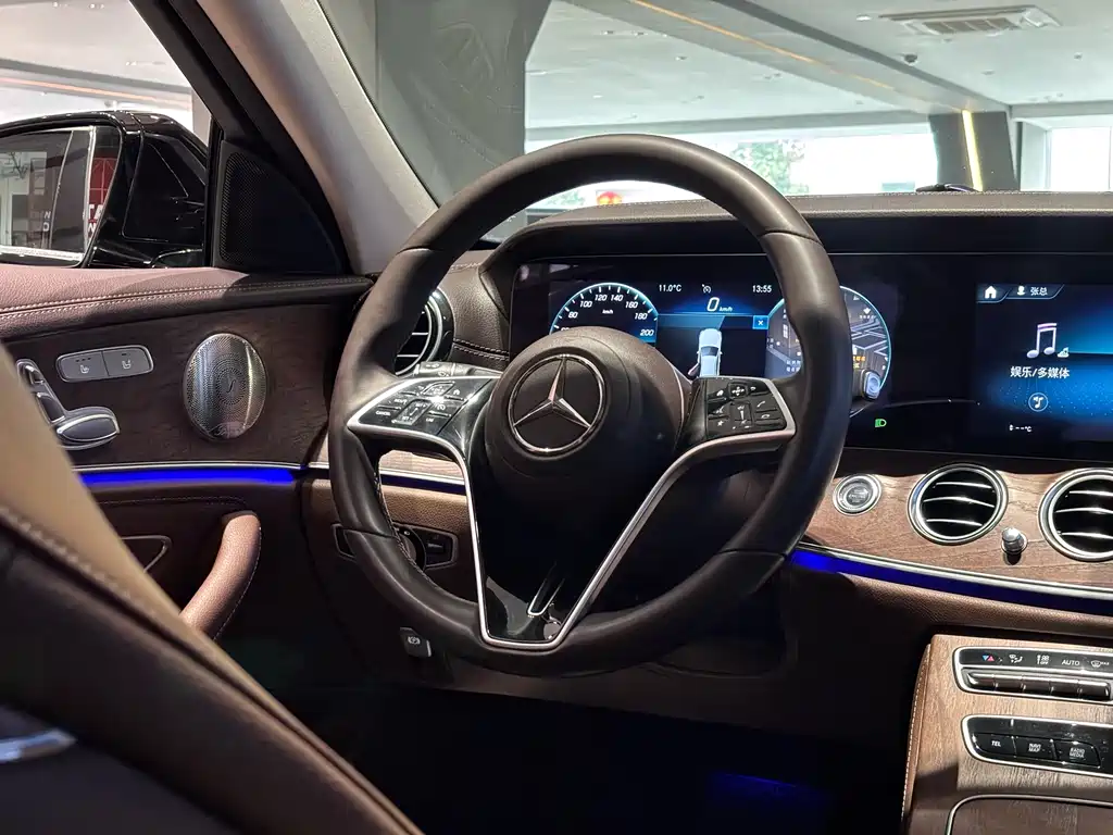 Mercedes-Benz E-Class 2022 — фото 23