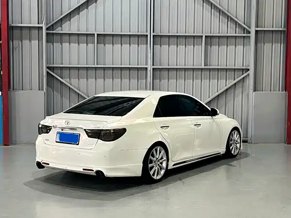 Toyota Reiz 2011