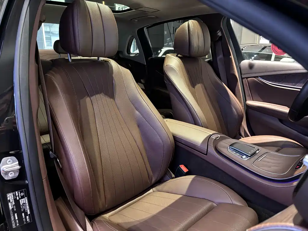 Mercedes-Benz E-Class 2022 — фото 15