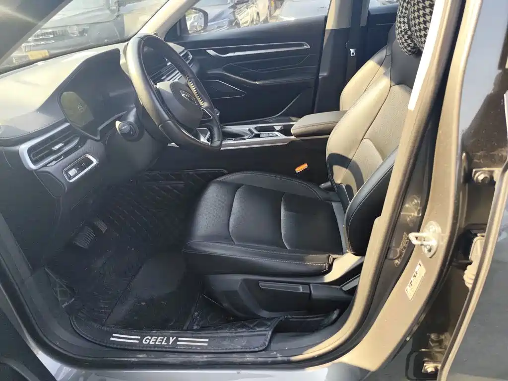 Geely Emgrand 2022