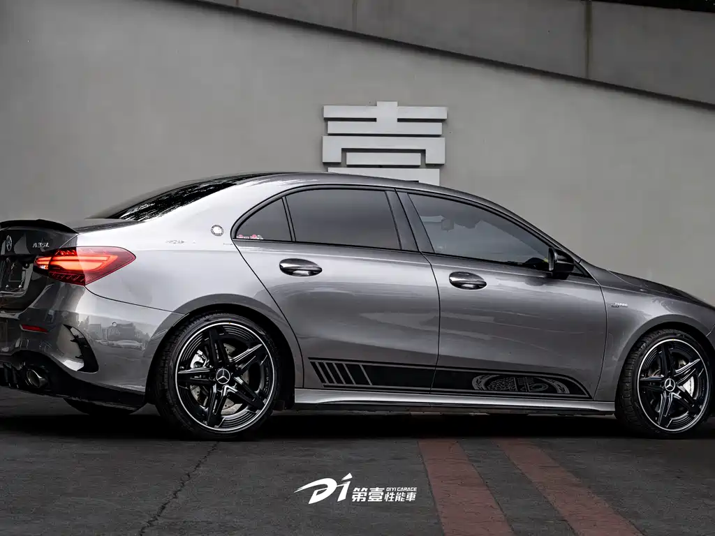 Mercedes-Benz A-Class AMG 2024 — фото 4