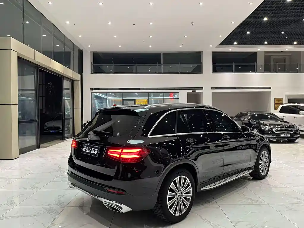 Mercedes-Benz GLC 2017 — фото 18