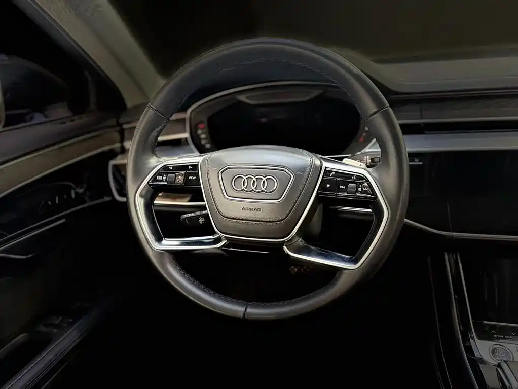 Audi A8 2022 — фото 17