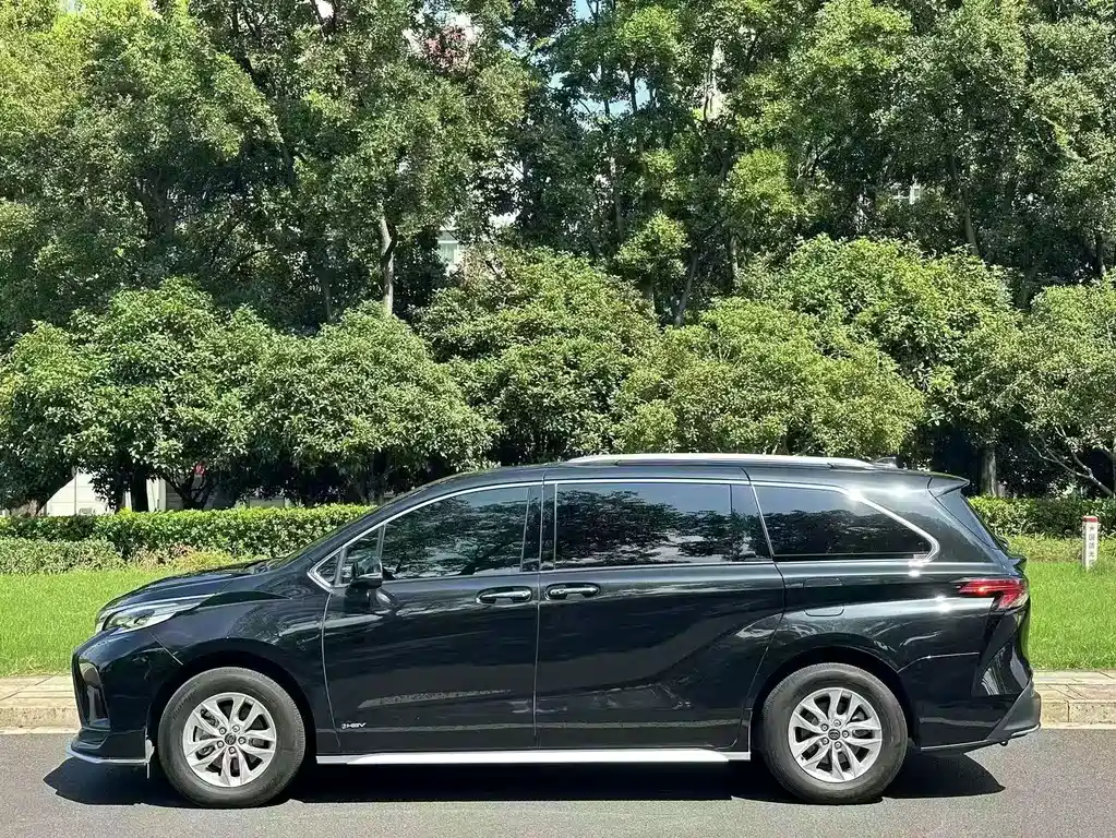 Toyota Granvia 2024 — фото 3