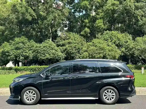 Toyota Granvia 2024