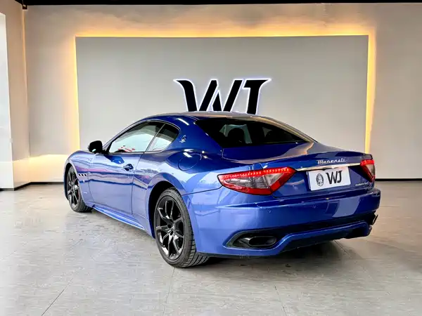 Maserati Granturismo 2013