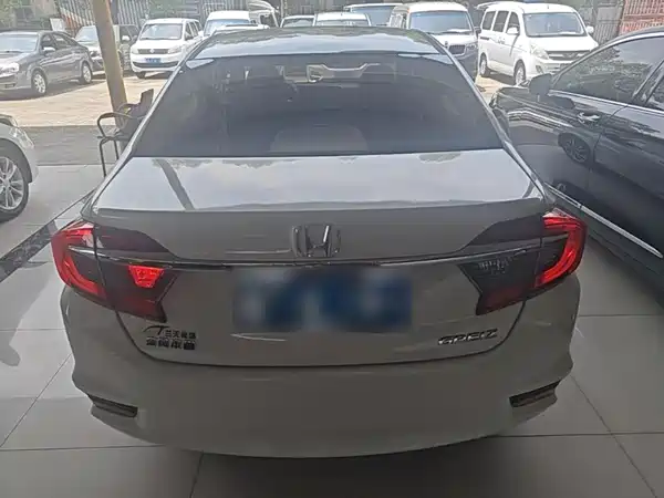 Honda Greiz 2017
