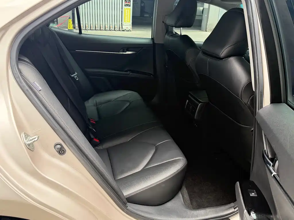 Toyota Camry 2021 — фото 13