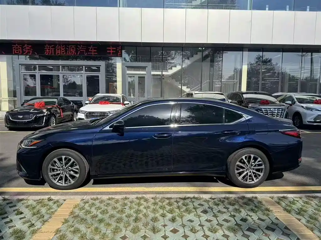 Lexus ES 2020