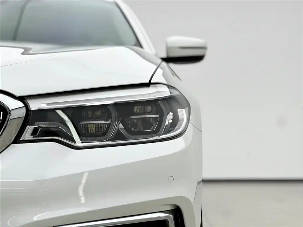BMW 5 Series New Energy 2020 — фото 15