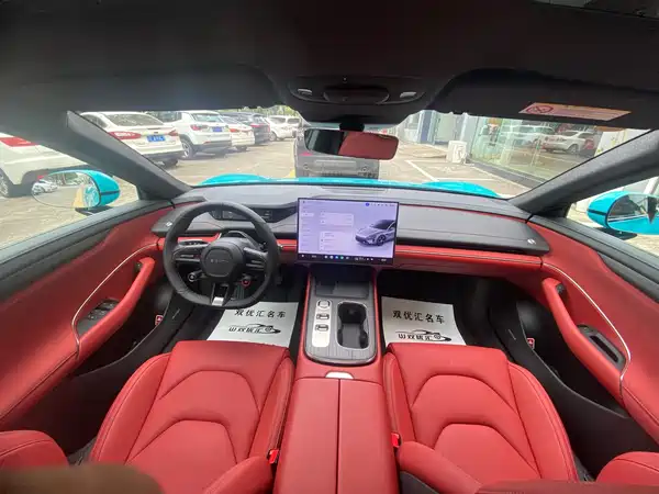 Xiaomi SU7 2025