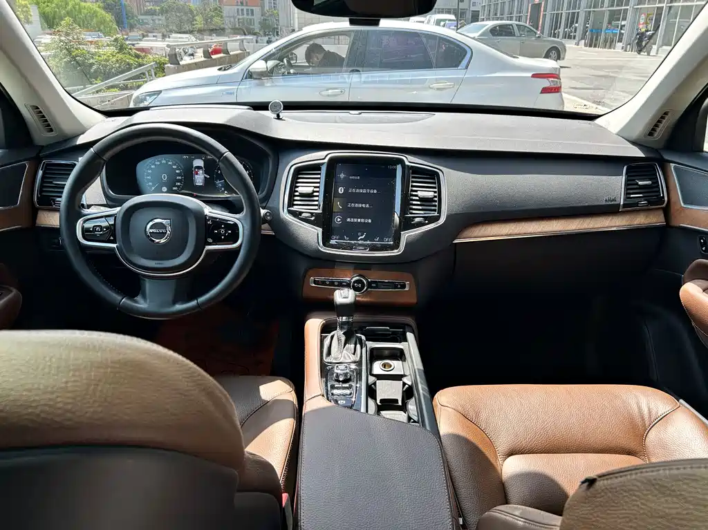 Volvo XC90 2019 — фото 11