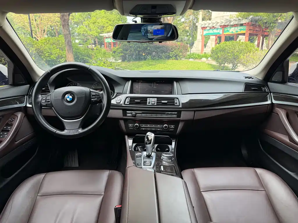 BMW 5 Series 2016 — фото 12