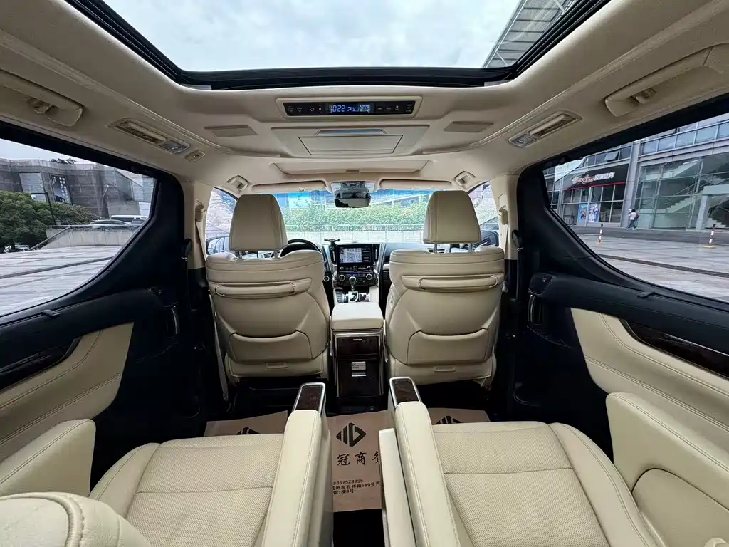 Toyota Alphard 2022 — фото 9