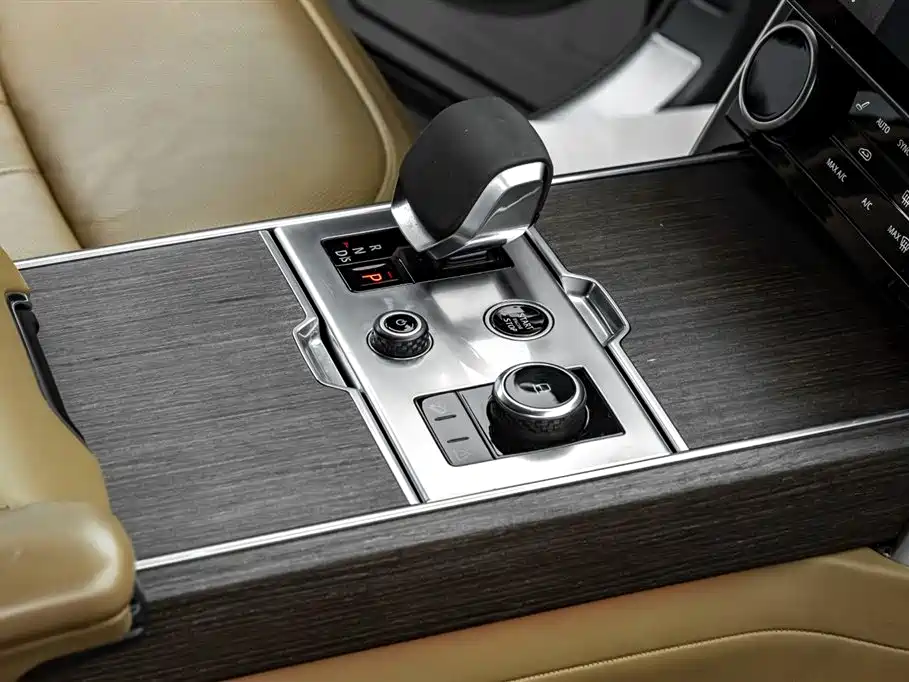 Land Rover Range Rover 2022 — фото 12