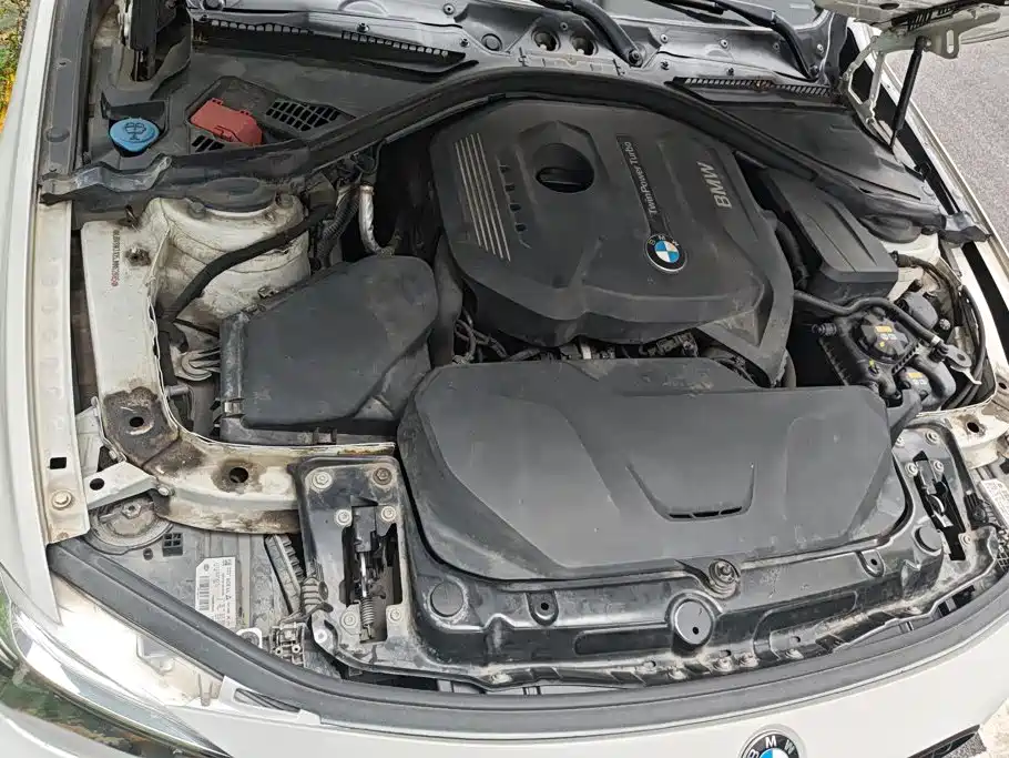 BMW 3 Series 2018 — фото 10