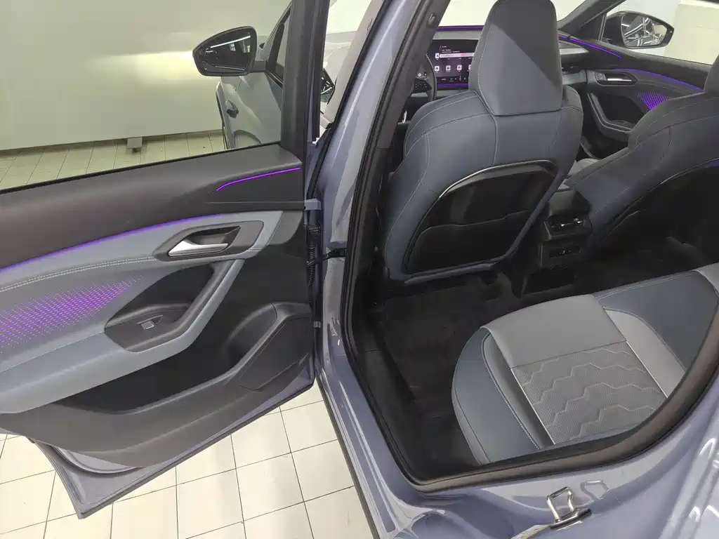 Audi Q6L E-Tron 2025 — фото 12
