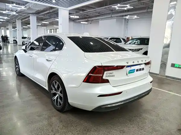 Volvo S60 2025
